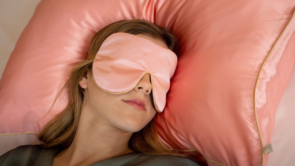 Pure Silk Pillow case in Rose for skin and hair
