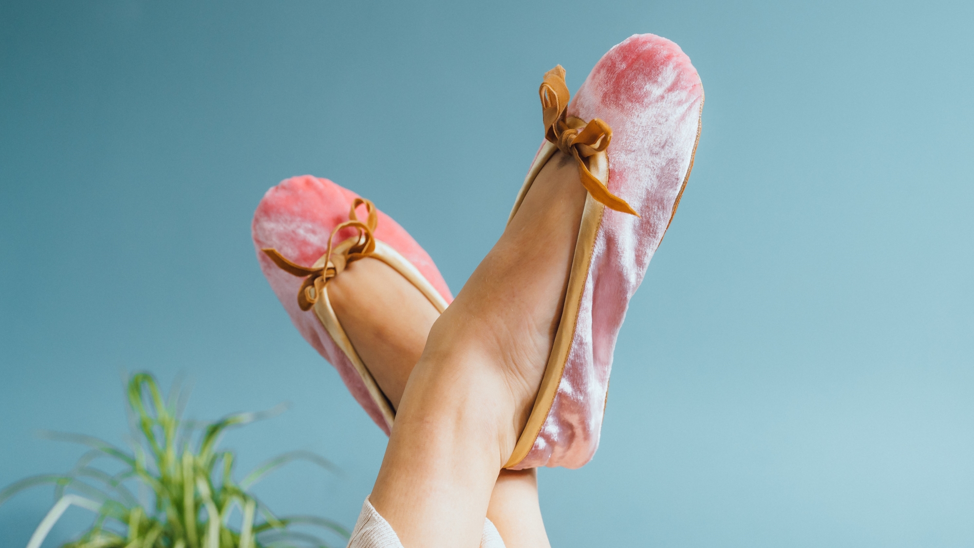 A classic ballerina style slipper made using luxurious Silk Velvet. and featuring a lightweight, fully flexible reinforced sole, soft lining and removable textured insoles.