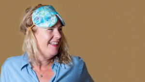 Printed Mulberry Silk Lavender Eye Mask featuring a Navy Silk reverse, an exclusive Fig design front, two soft Velvet Ties and a delicate dried Lavender filling.