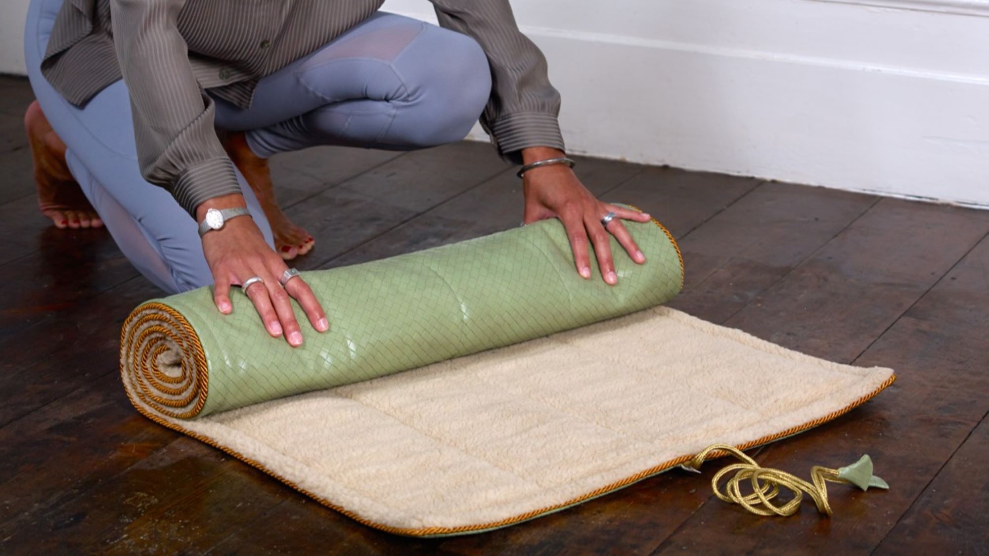 SUKALA Print Yogi Rug ＆　ESSENTIAL BALM Luxury Yoga Rug Mat for Comfortable Practice - Holistic Silk