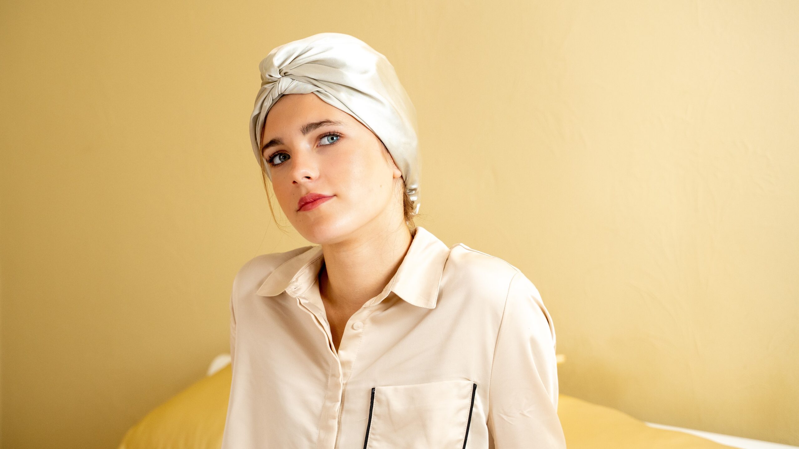 Effortlessly wake up with sleeker, smoother hair that’s tangle and frizz free every morning with a mulberry Silk Hair Wrap.