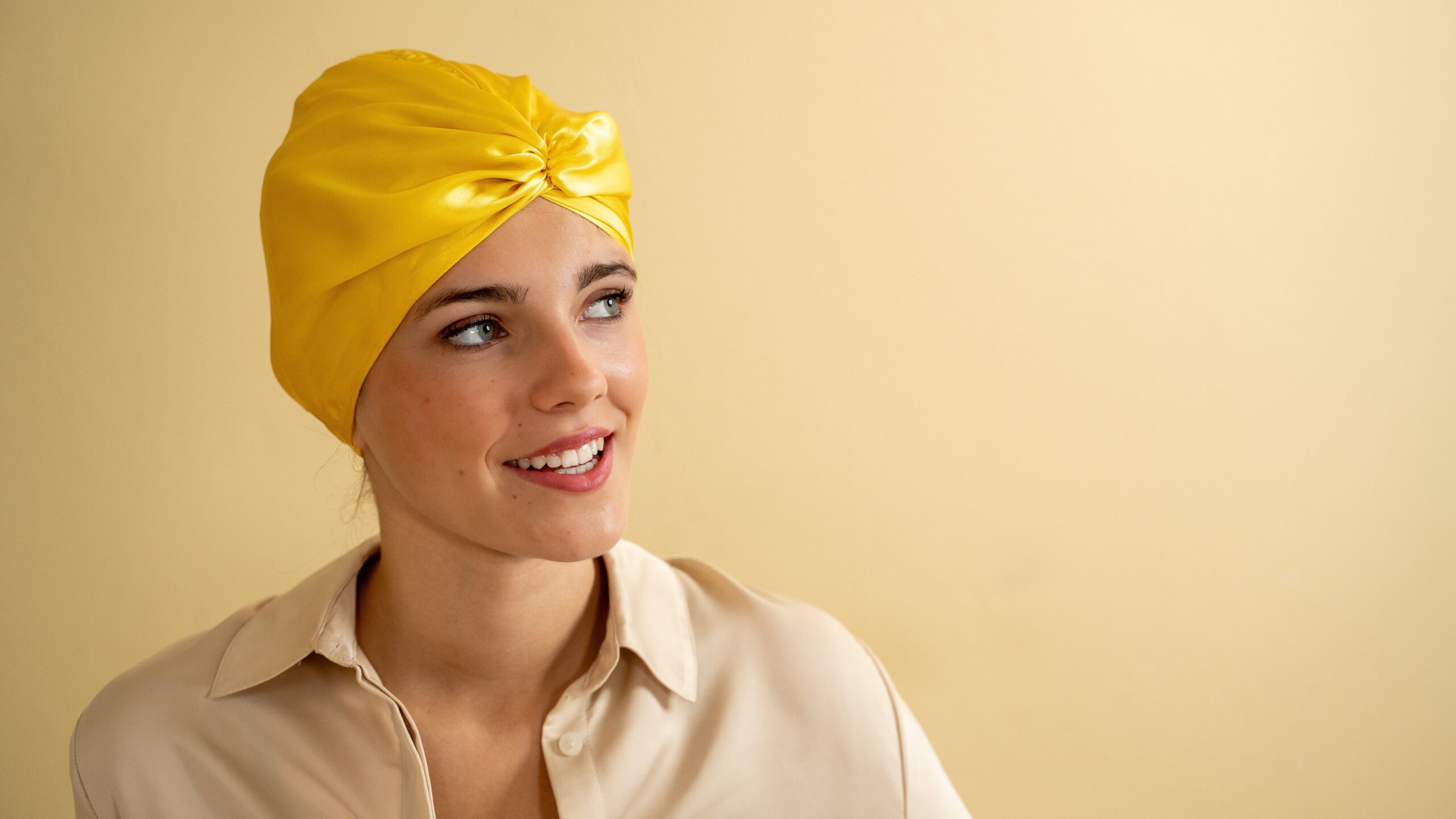 Effortlessly wake up with sleeker, smoother hair that’s tangle and frizz free every morning with a mulberry Silk Hair Wrap.