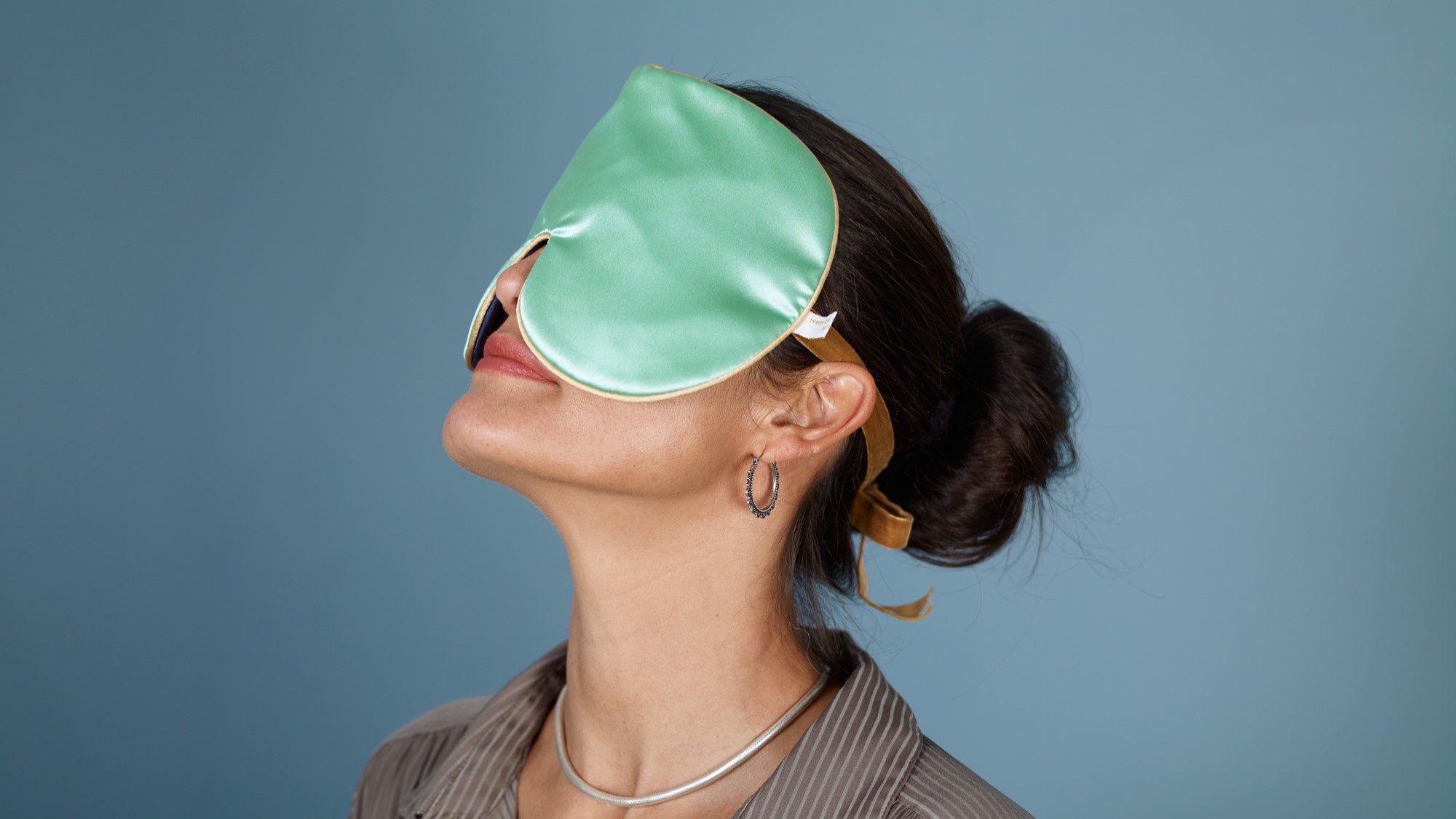A super-sized Deluxe Silk sleep mask. Toatlly light blocking to bring deep restorative sleep. Featuring Holistic Silks iconic honey piping and a subtle, natural Lavender flower filling to further promote relaxation.